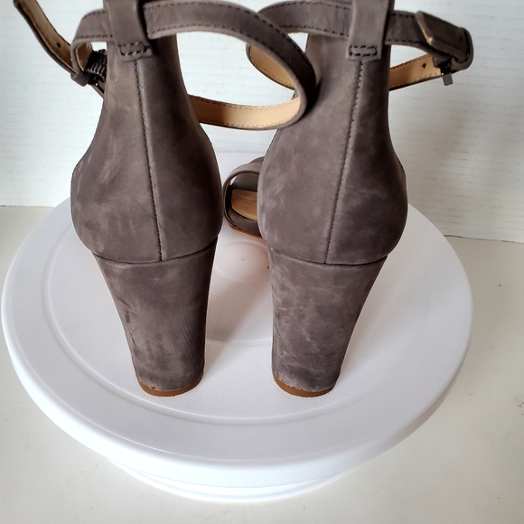 Vince Camuto Corlina Taupe Suede Block Heel Sandals size 7 or 37 - Picture 4 of 7